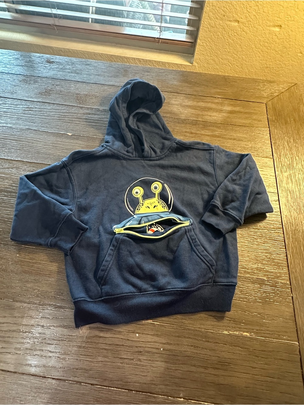 Sz 6 Kids Navy Hooded Sweatshirt with Alien Pocket Graphic